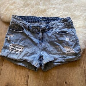 BDG mid rise shortie size 28